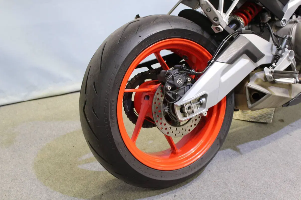 Aprilia Tuono 660 (2021 - 25) (6)