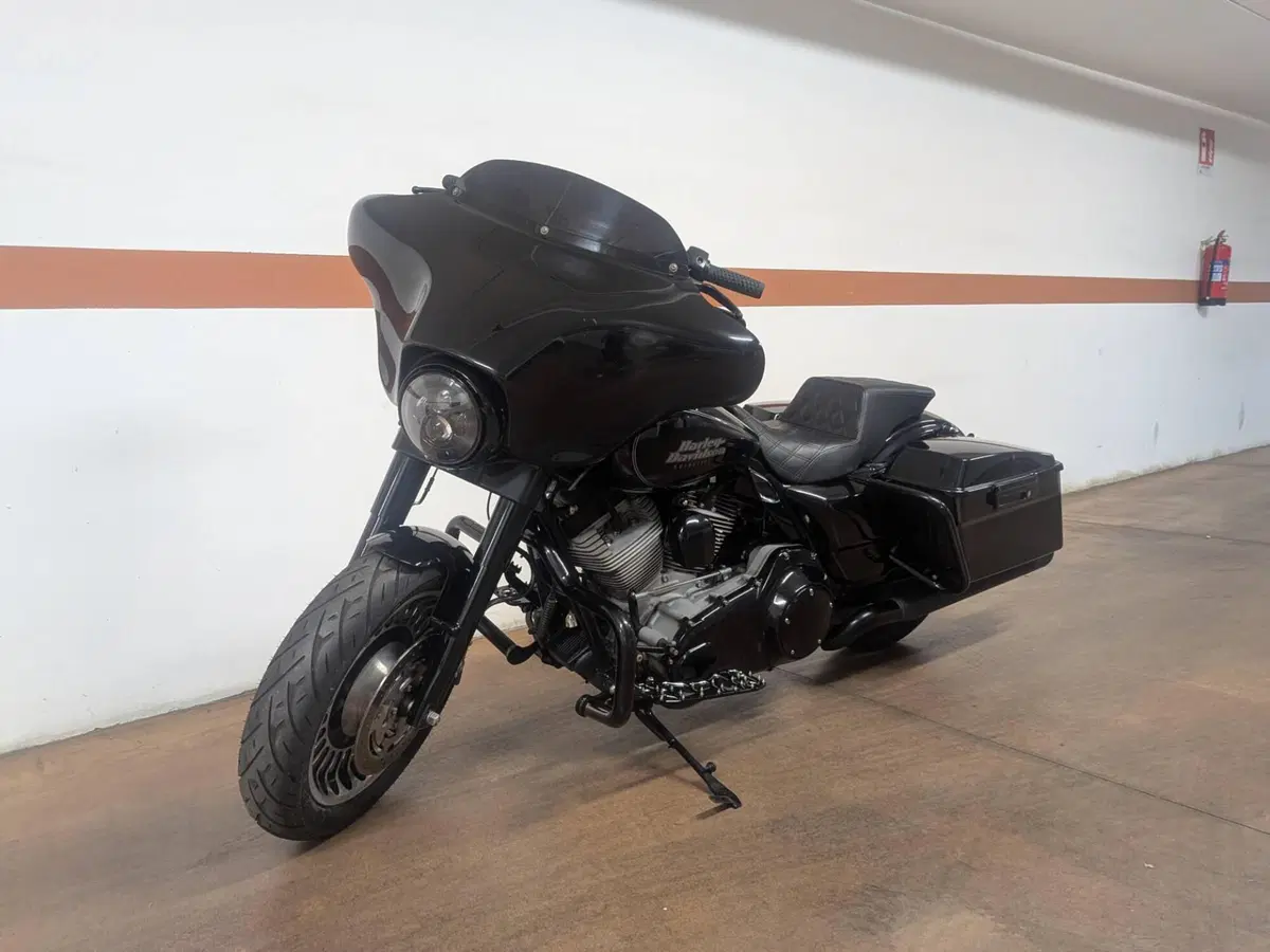 Harley-Davidson 1584 Electra Glide Standard (2008 - 10) - FLHT