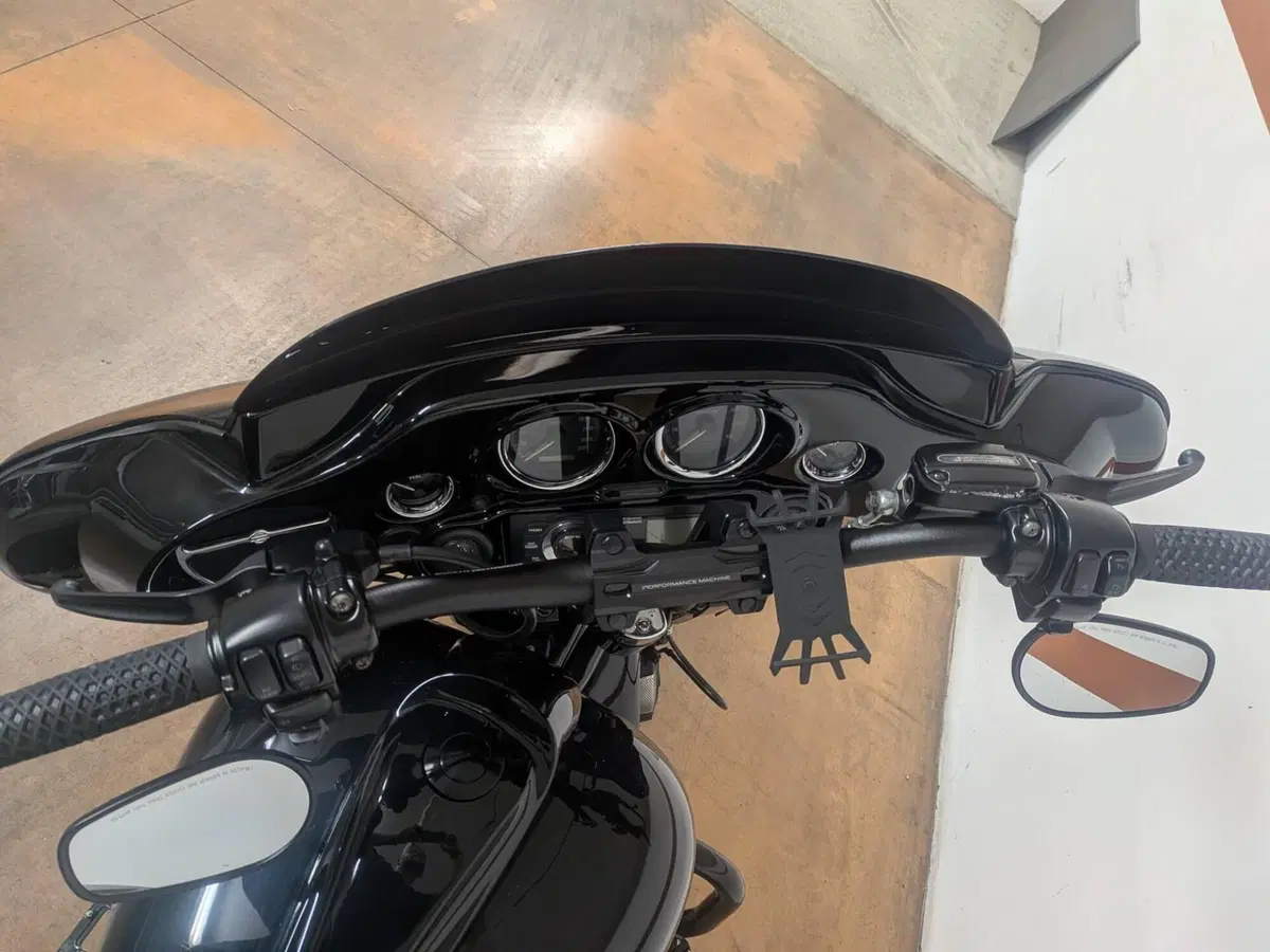 Harley-Davidson 1584 Electra Glide Standard (2008 - 10) - FLHT (8)