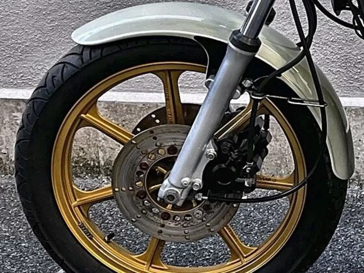 Kawasaki Z750E (7)