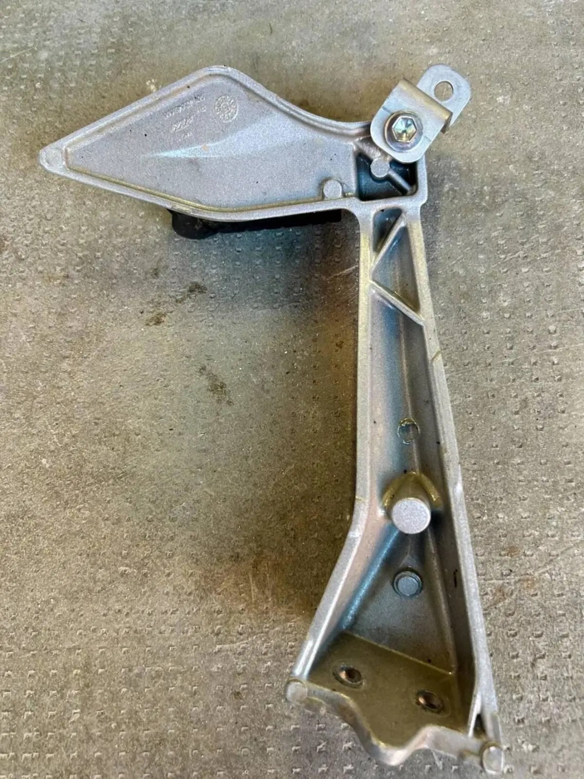 Pedana passeggero dx KTM 390 Duke 2012/2016 (2)