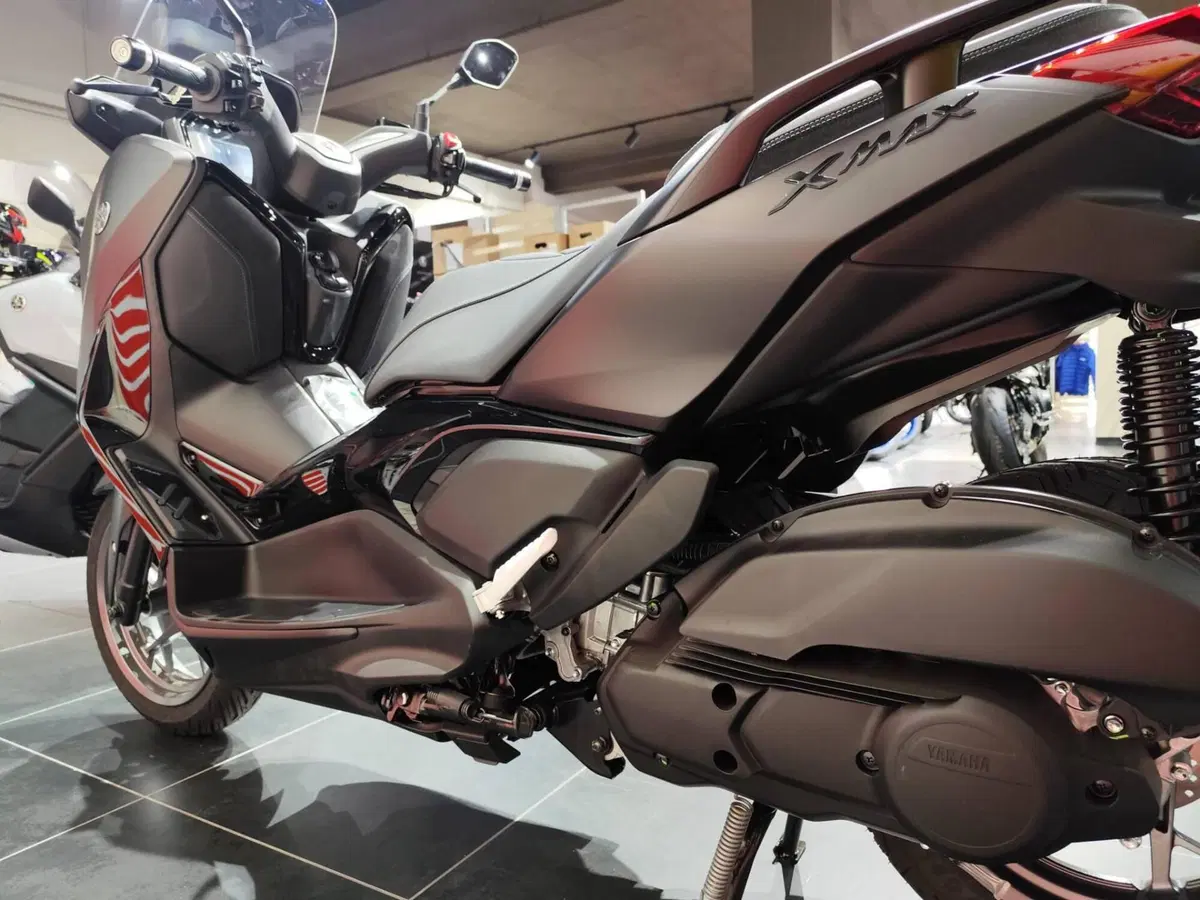 Yamaha X-Max 125 Tech Max (2025 - 26) (6)