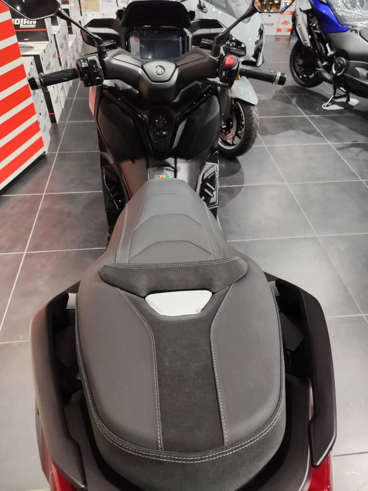 Yamaha X-Max 125 Tech Max (2025 - 26) (7)