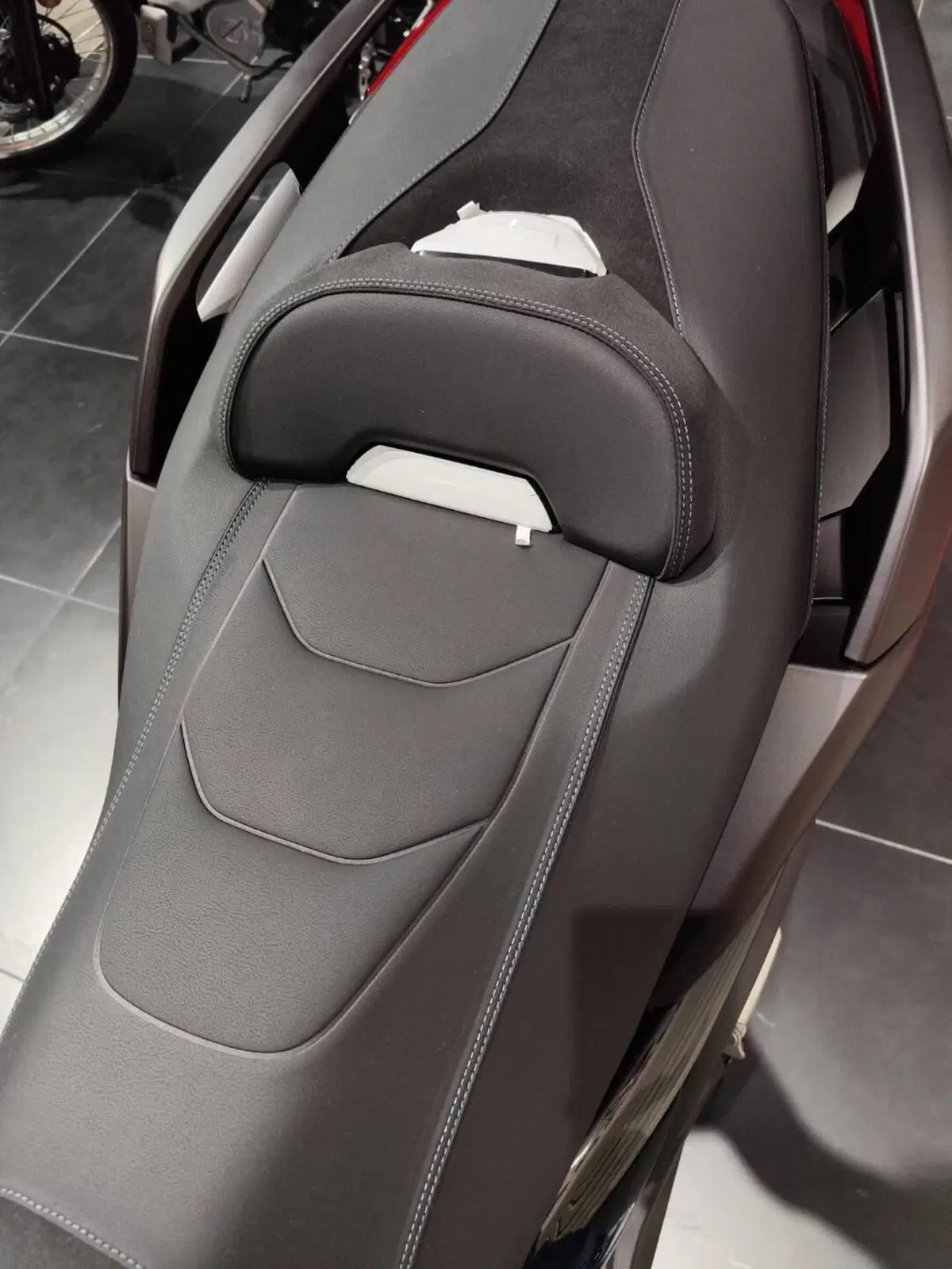 Yamaha X-Max 125 Tech Max (2025 - 26) (8)
