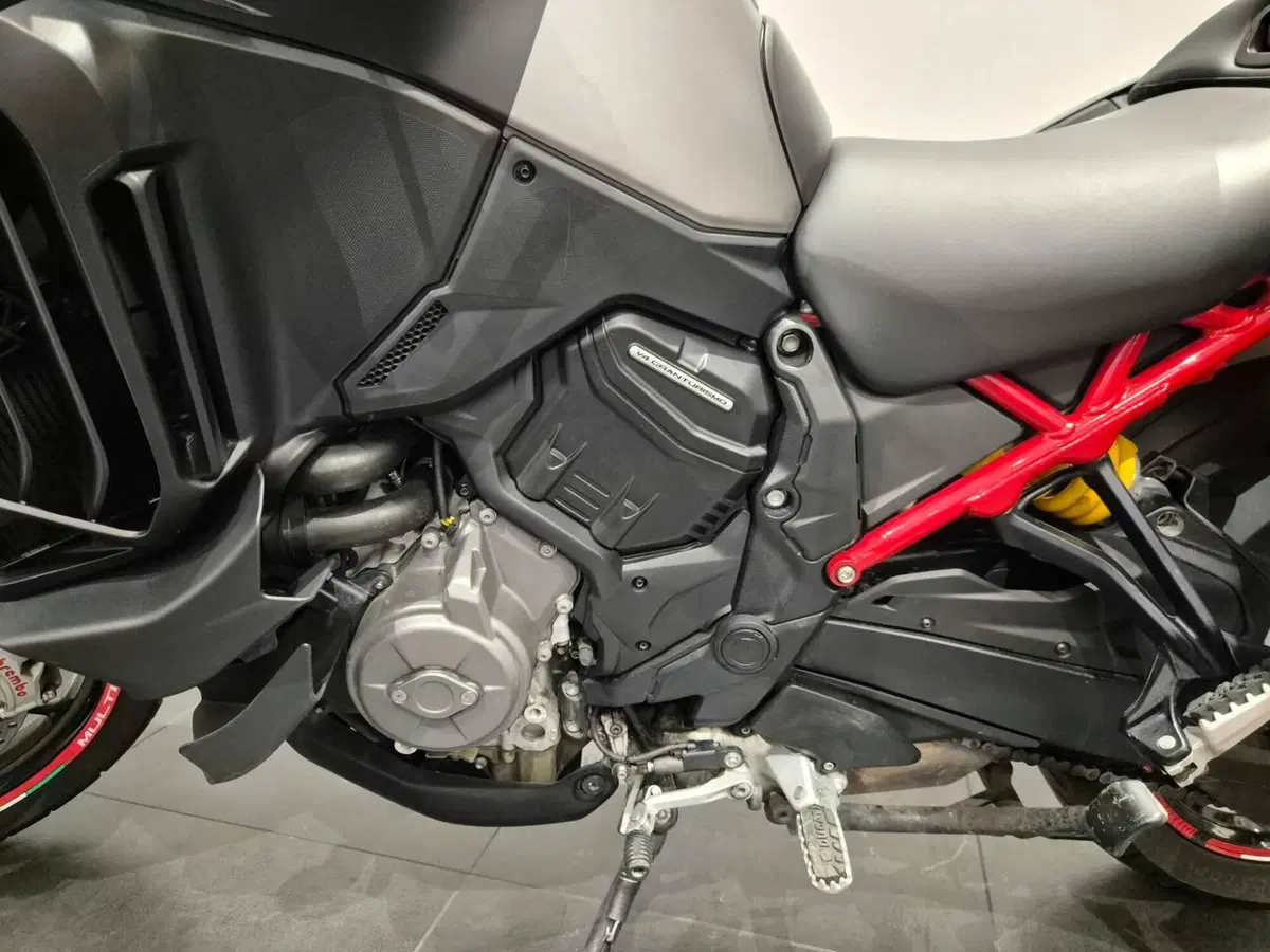 Ducati Multistrada V4 S Grand Tour (2024) (9)