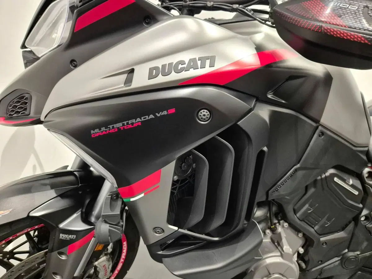 Ducati Multistrada V4 S Grand Tour (2024) (6)