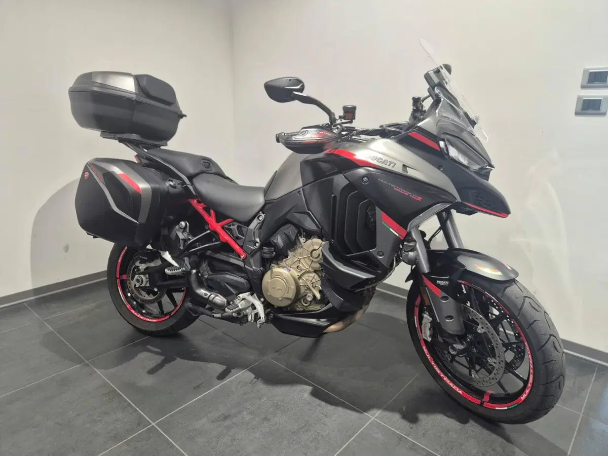 Ducati Multistrada V4 S Grand Tour (2024) (2)