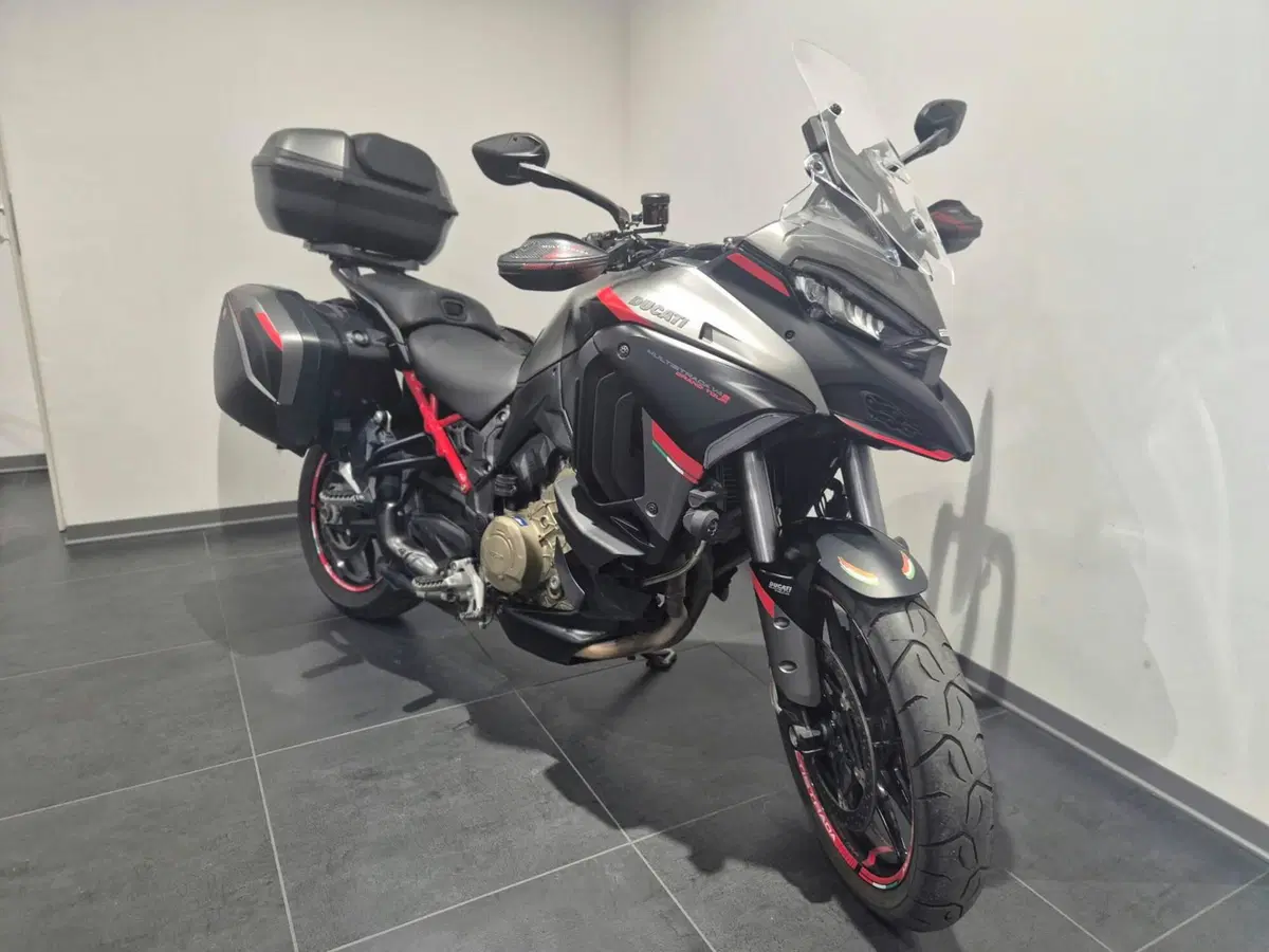 Ducati Multistrada V4 S Grand Tour (2024)