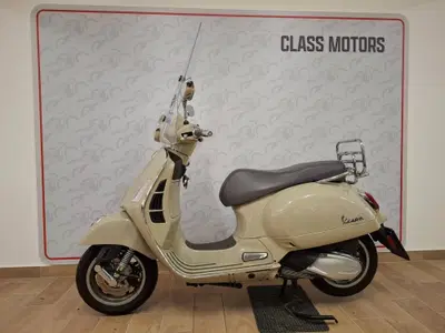 Vespa GTS 300 (2023 - 24) usata