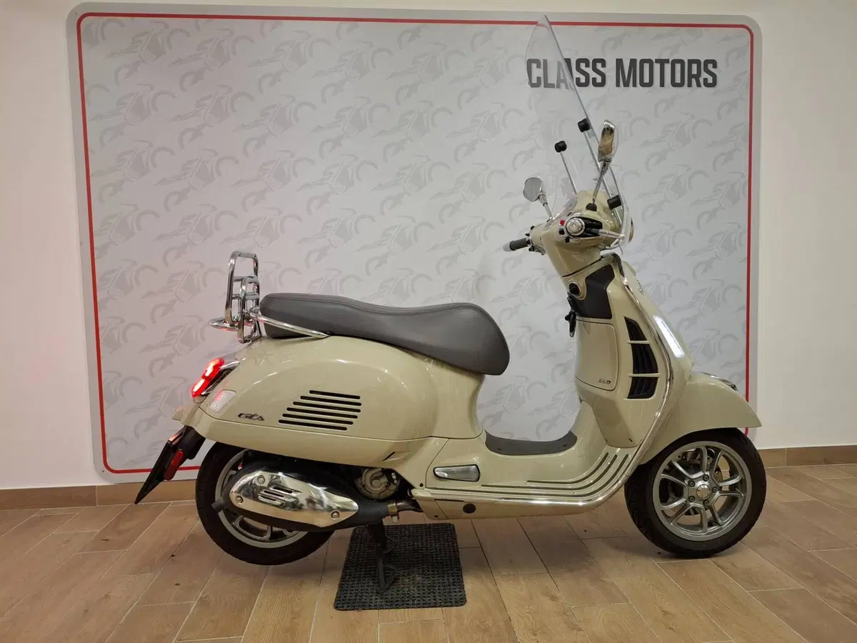 Vespa GTS 300 (2023 - 24) (2)