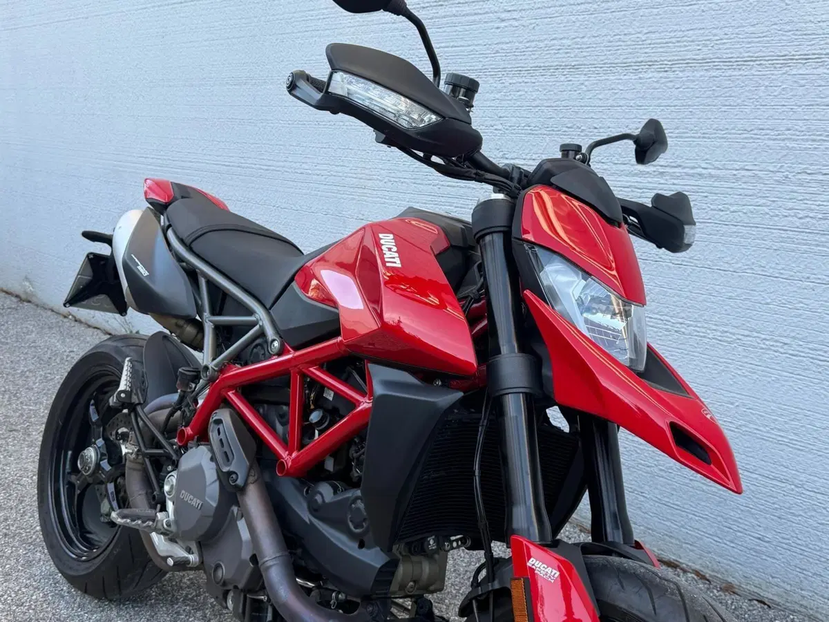 Ducati Hypermotard 950 (2022 - 25) (4)