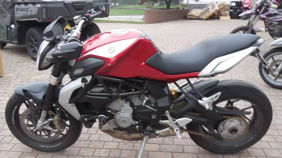 MV Agusta Brutale 800 (2012 - 15) (2)