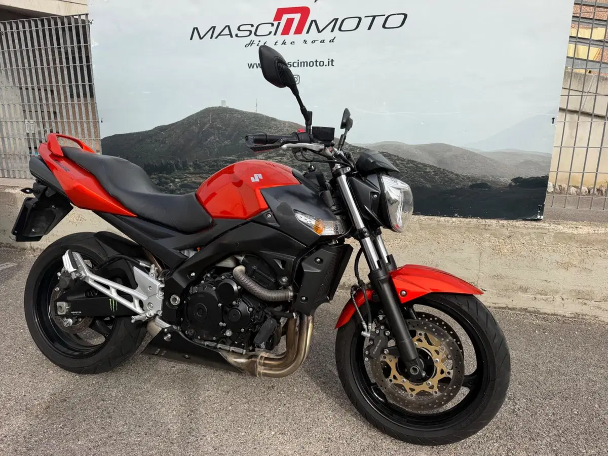 Suzuki GSR 600 (2006 - 11) (2)