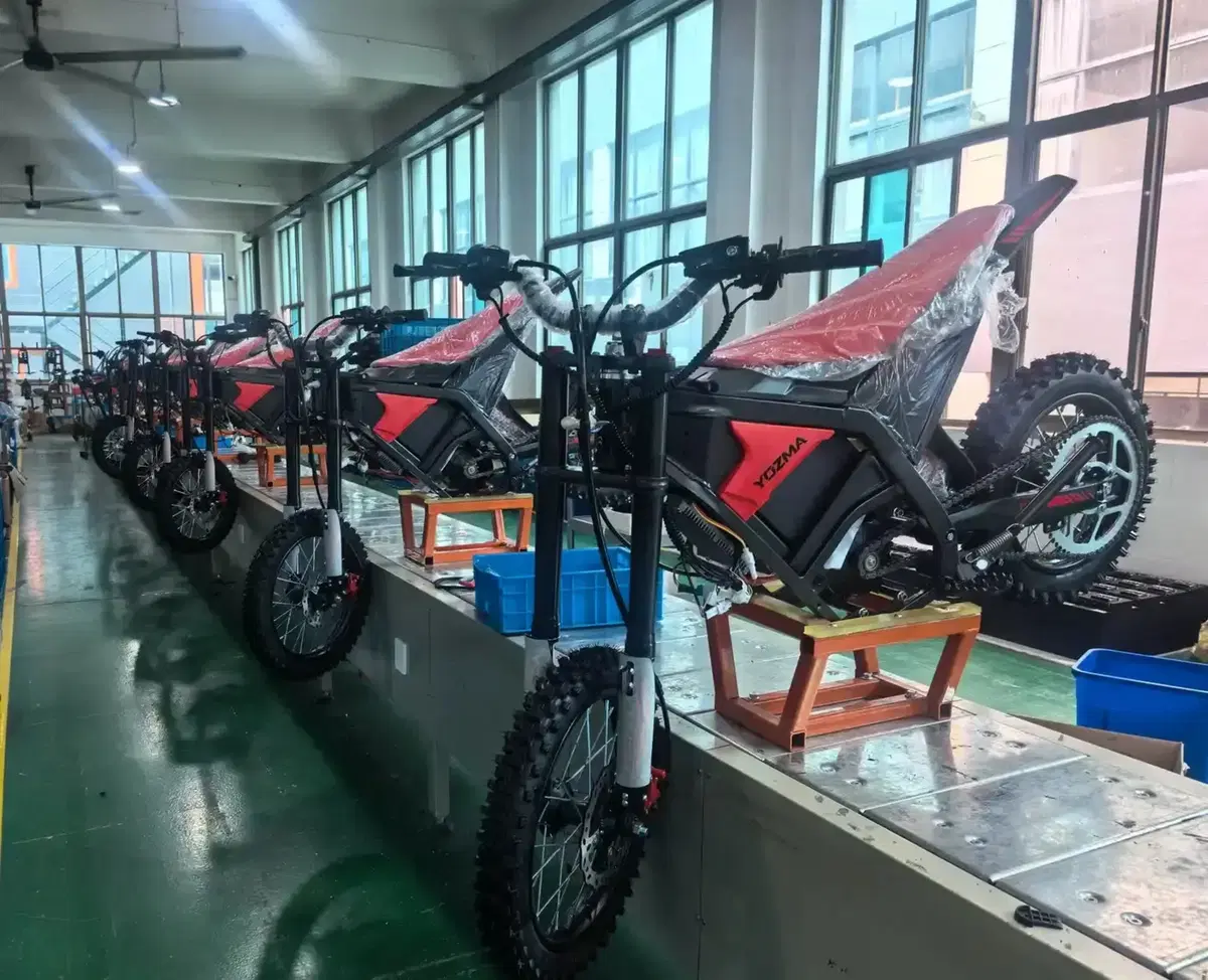  Yozma IN 10 Mini moto elettrica da cross per adolescenti e adulti. Da 1.400 euro (3)
