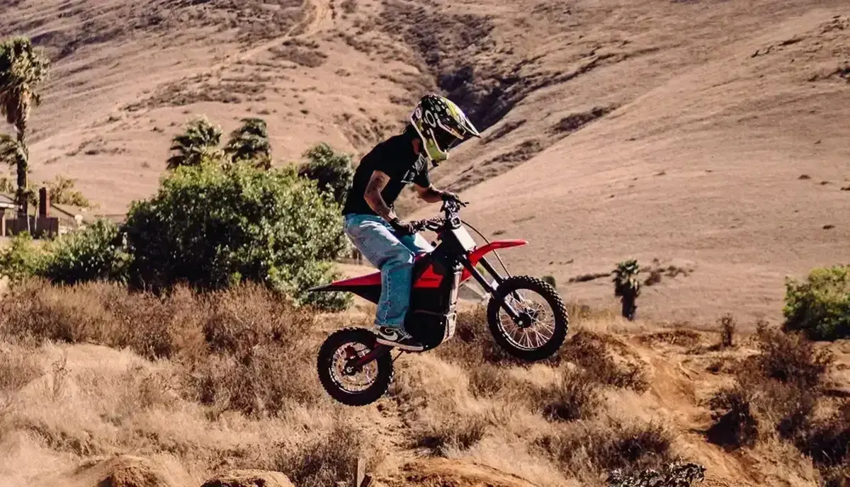  Yozma IN 10 Mini moto elettrica da cross per adolescenti e adulti. Da 1.400 euro (5)