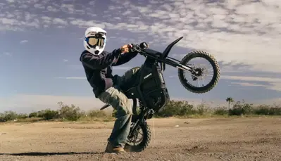  Yozma IN 10 Mini moto elettrica da cross per adolescenti e adulti. Da 1.400 euro