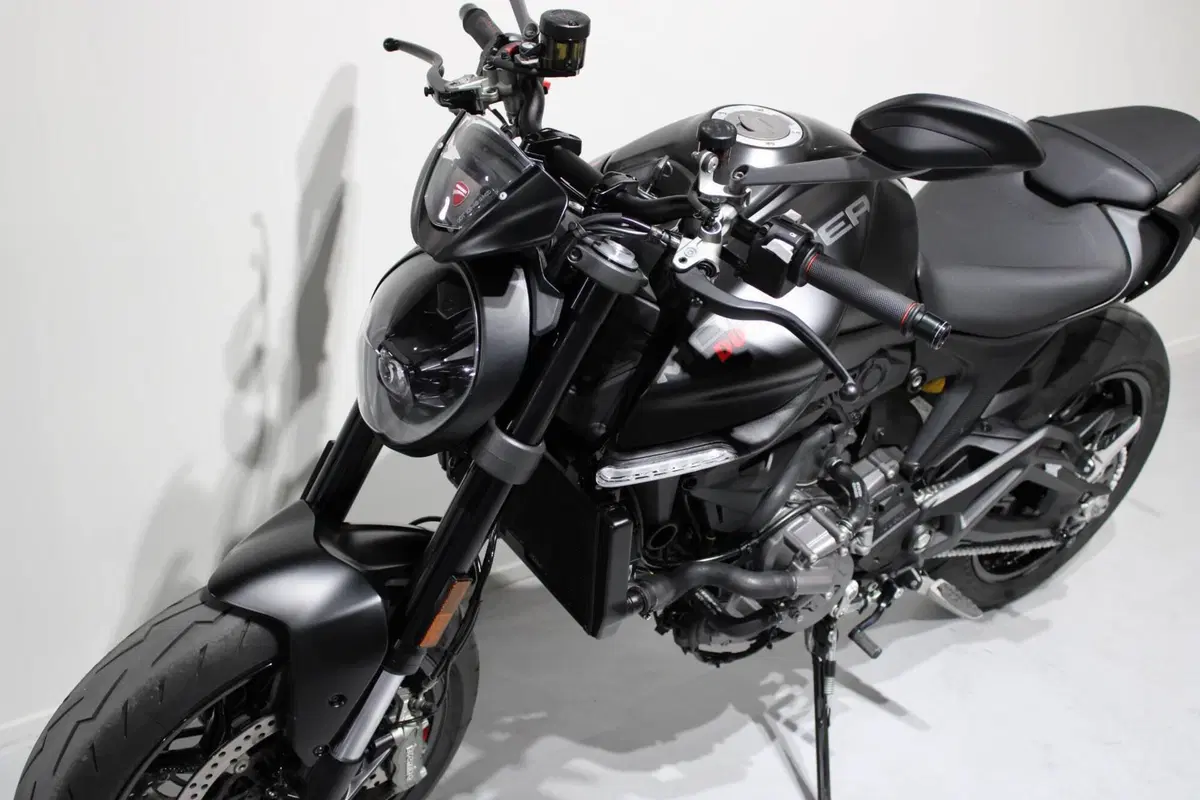 Ducati Monster 937 (2021 - 25) (9)