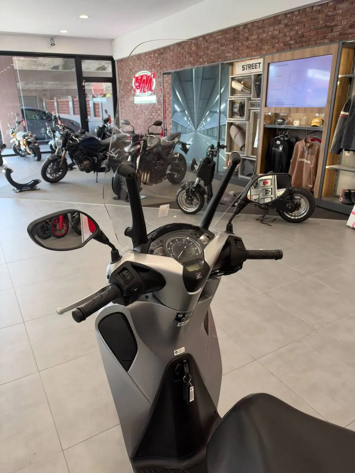 Honda SH 150i (2017 - 19) (9)