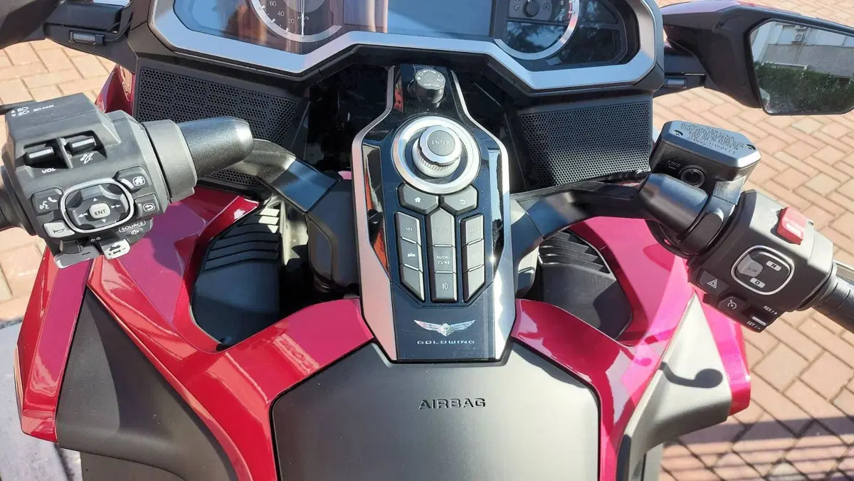 Honda GL 1800 Gold Wing Tour (2025 - 26) (5)