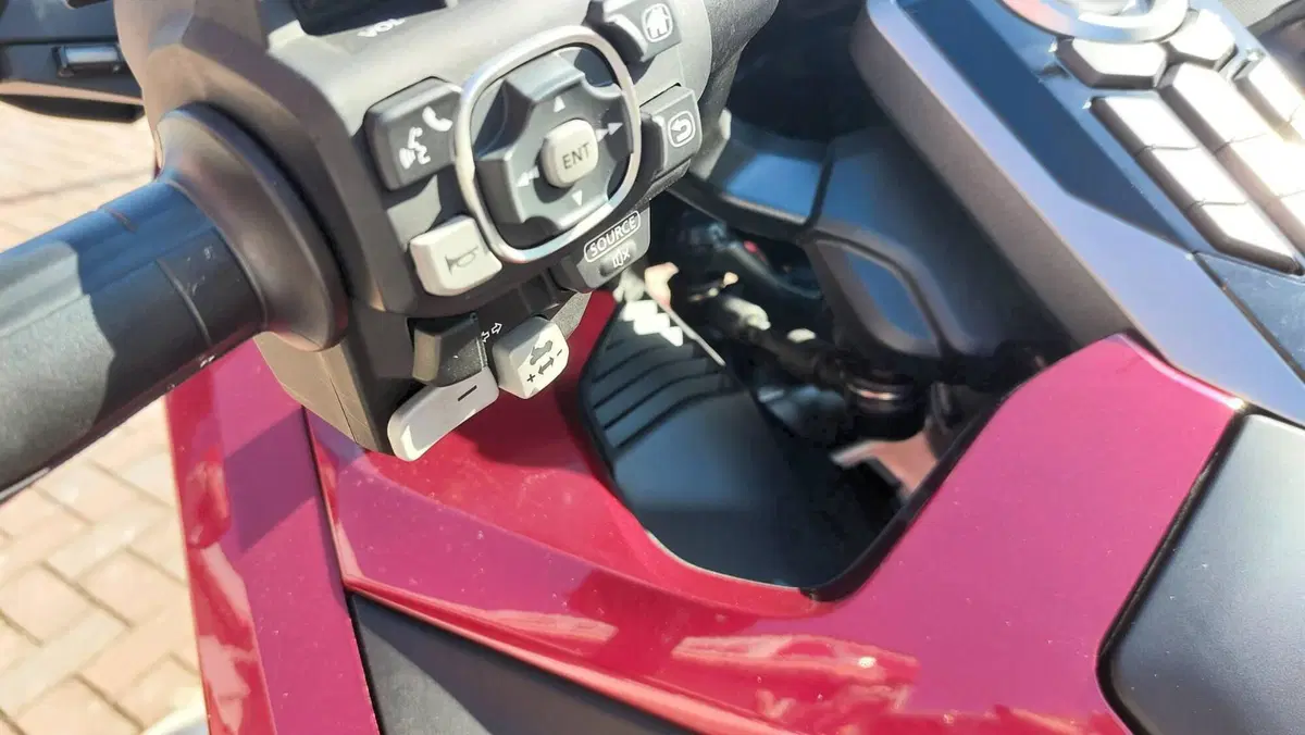 Honda GL 1800 Gold Wing Tour (2025 - 26) (9)