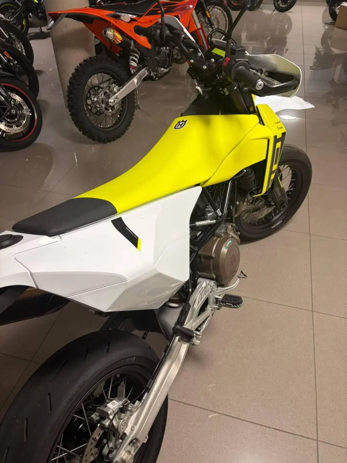 Husqvarna 701 Supermoto (2026 - 27) (5)
