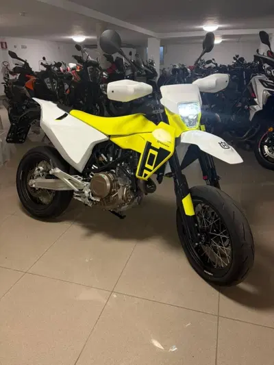 Husqvarna 701 Supermoto (2026 - 27) usata