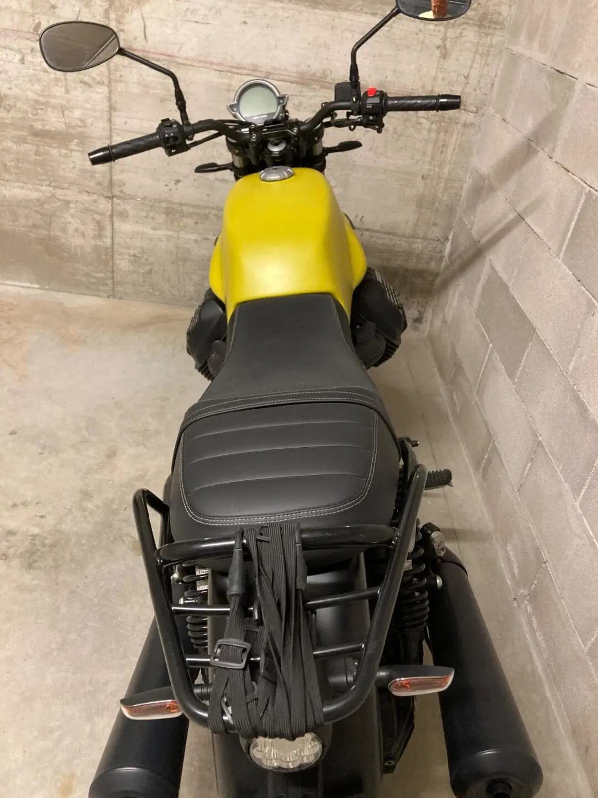 Moto Guzzi V7 850 Stone Special Abs (2021) (5)