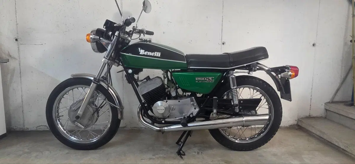 Benelli 250 2C (7)