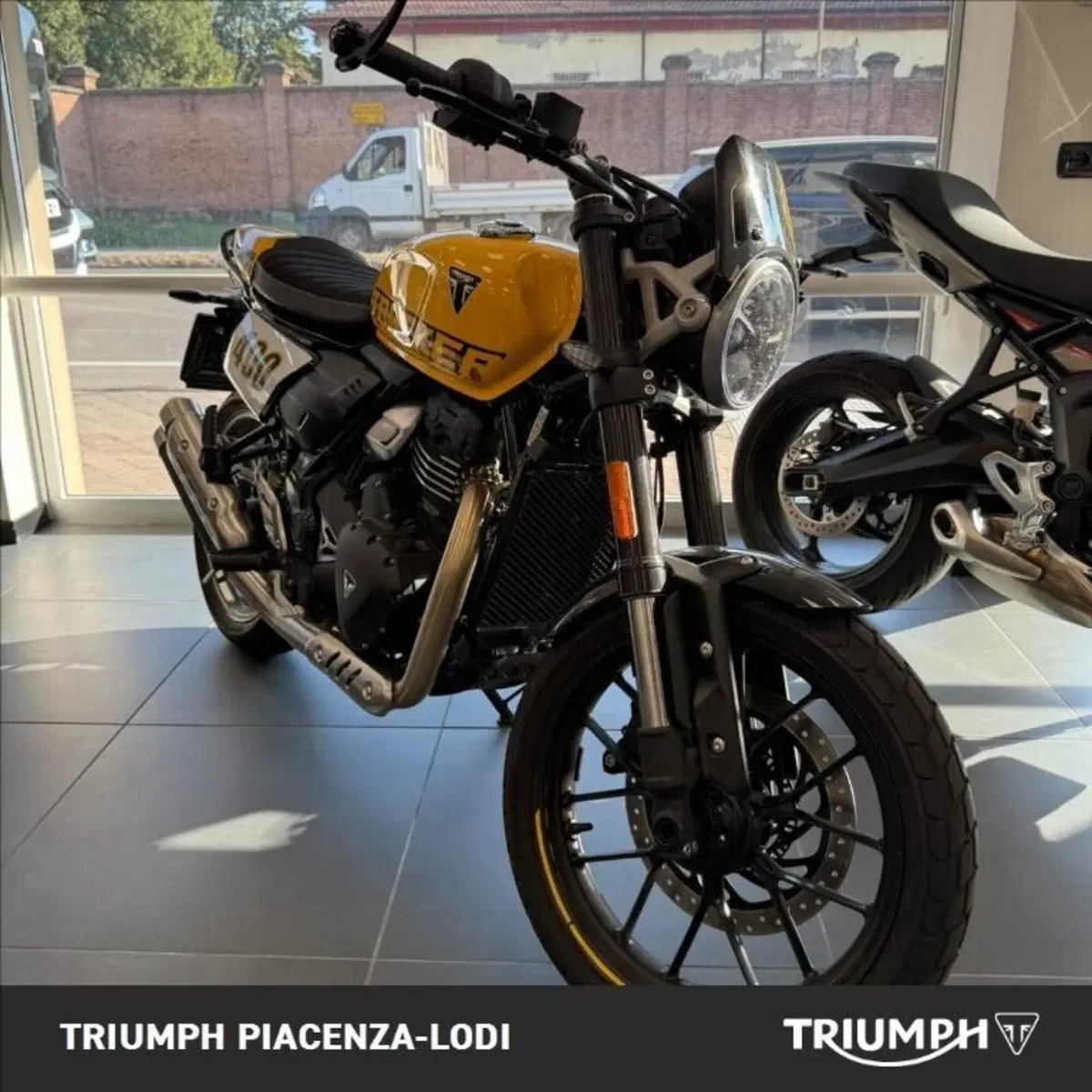 Triumph Tracker 400 (2026)