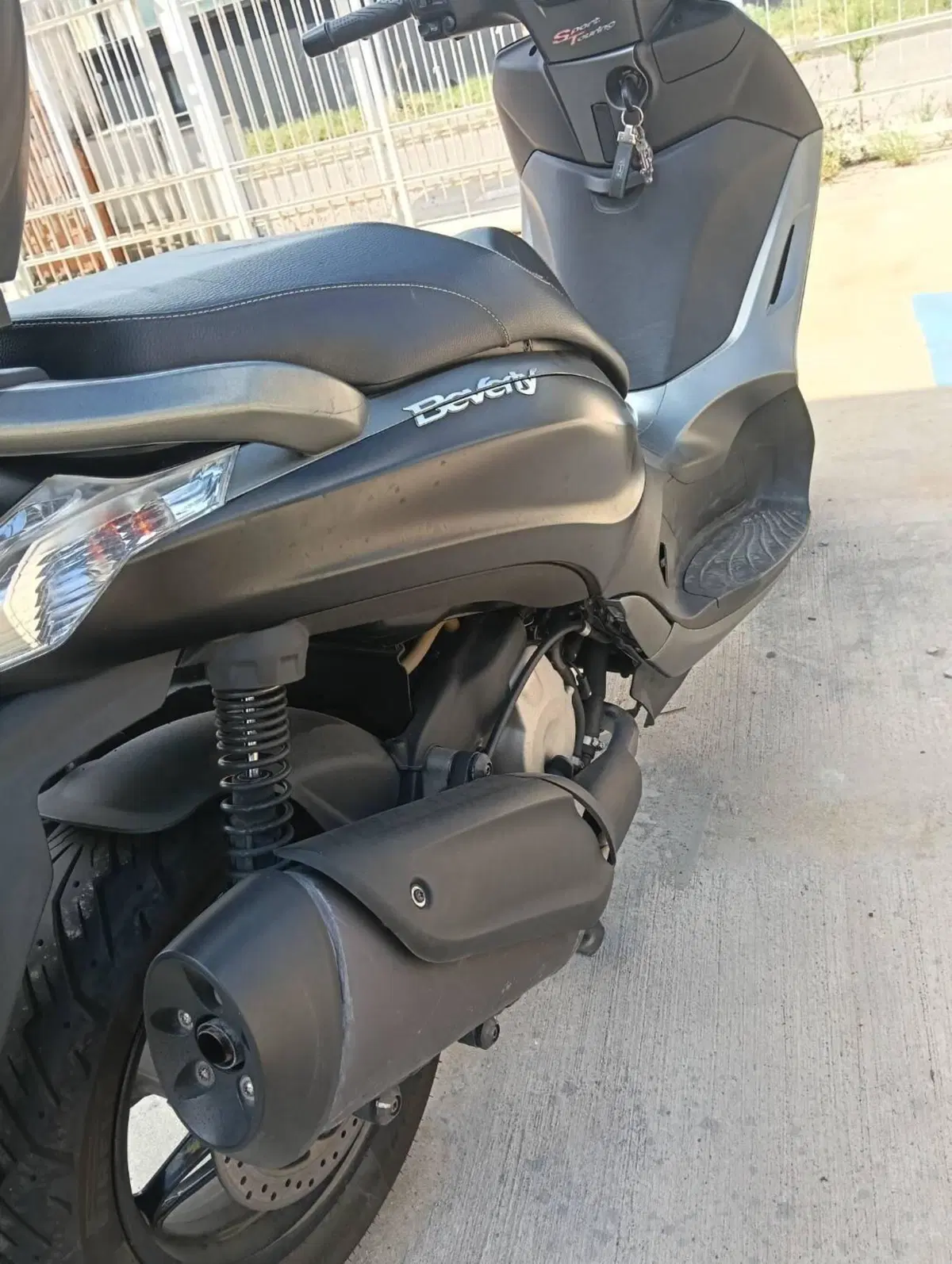 Piaggio Beverly 350 SportTouring ie ABS (2011 - 17) (3)