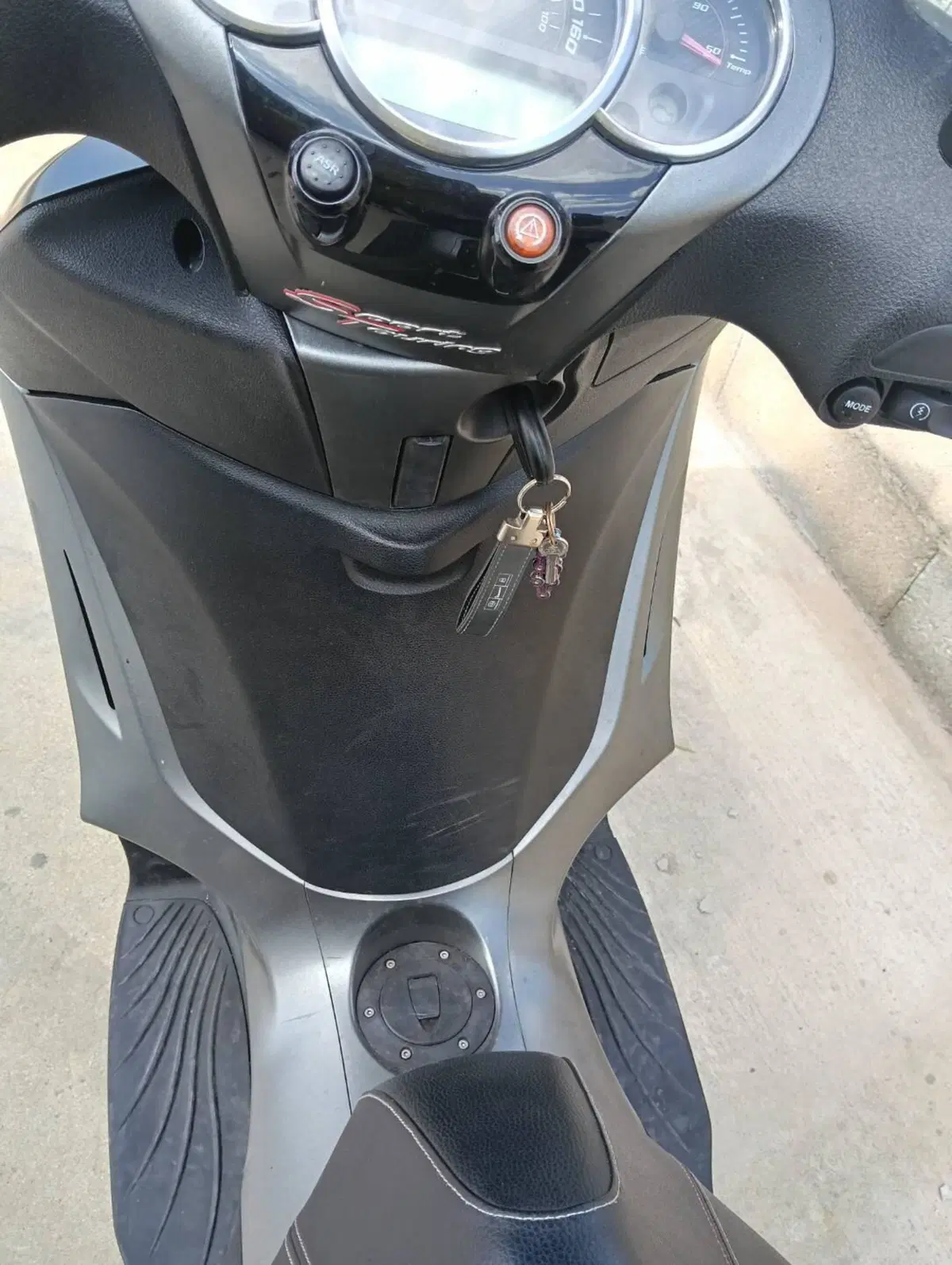 Piaggio Beverly 350 SportTouring ie ABS (2011 - 17) (6)
