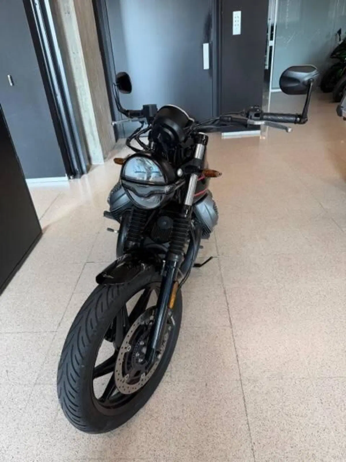 Moto Guzzi V7 Stone Special Edition (2022 - 25) (3)