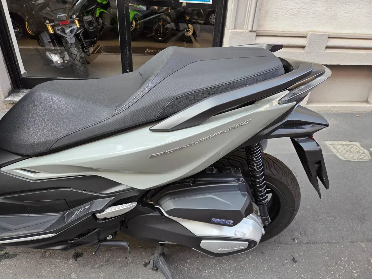 Honda Forza 350 (2022 - 24) (6)