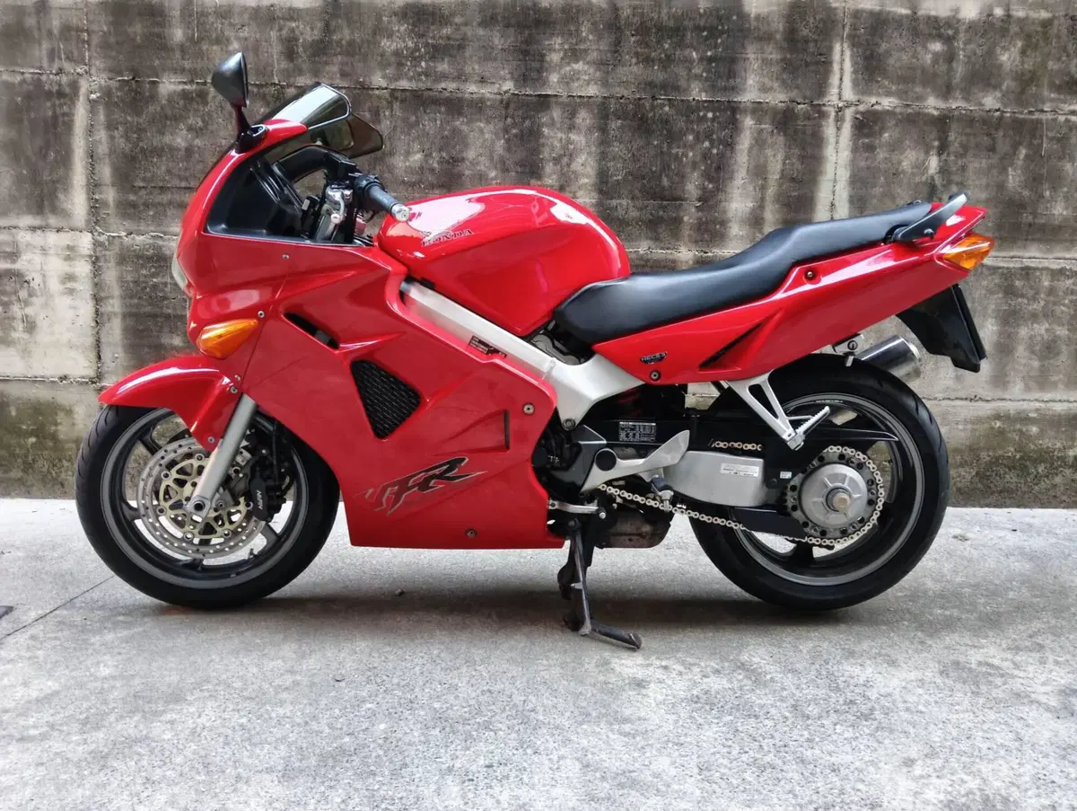 Honda VFR 800 (1998 - 01) (2)