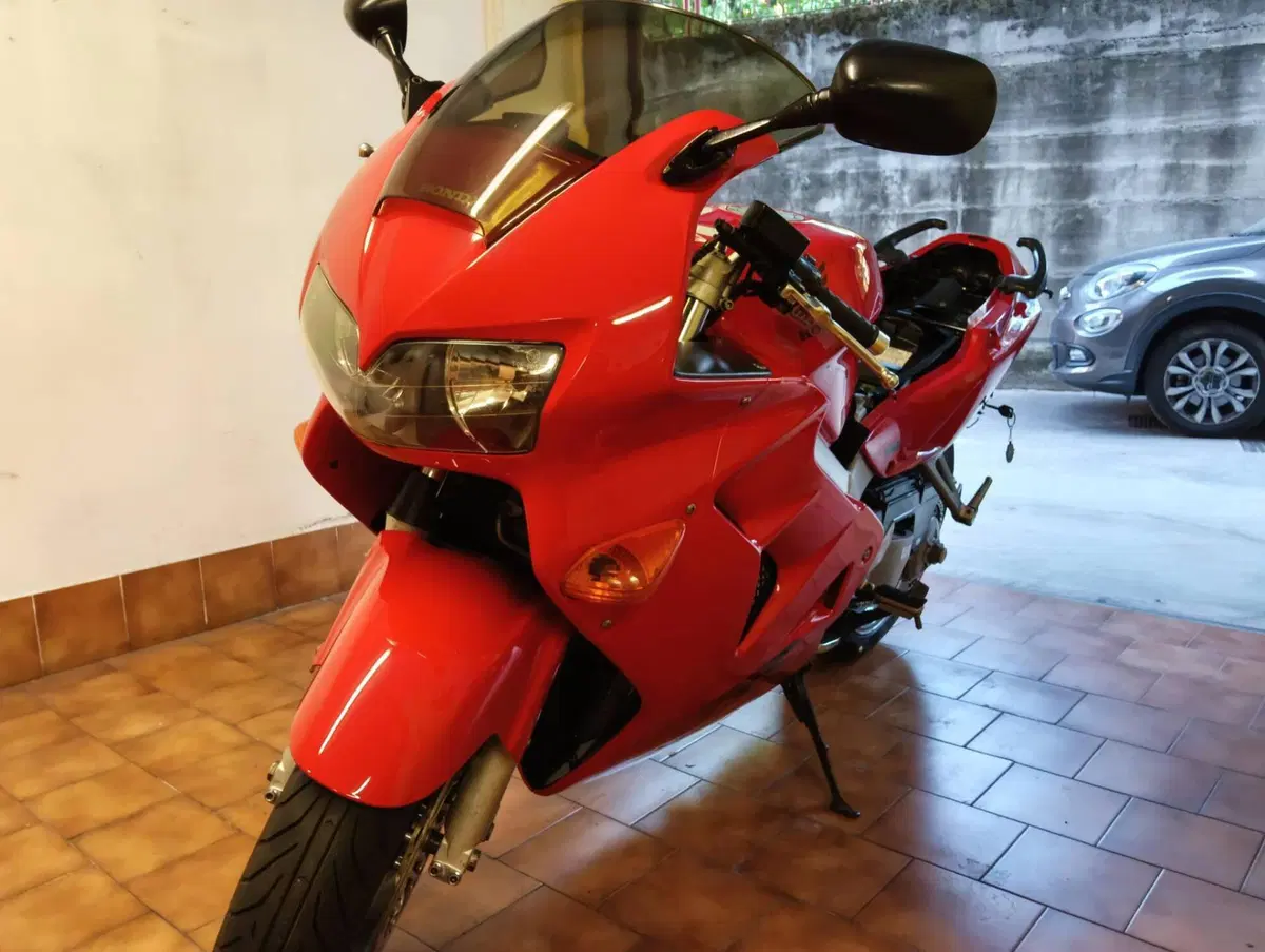 Honda VFR 800 (1998 - 01) (5)