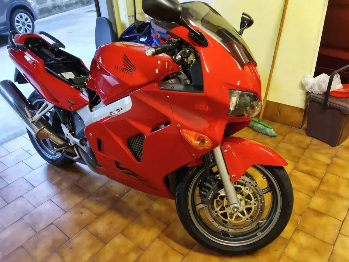Honda VFR 800 (1998 - 01) (6)
