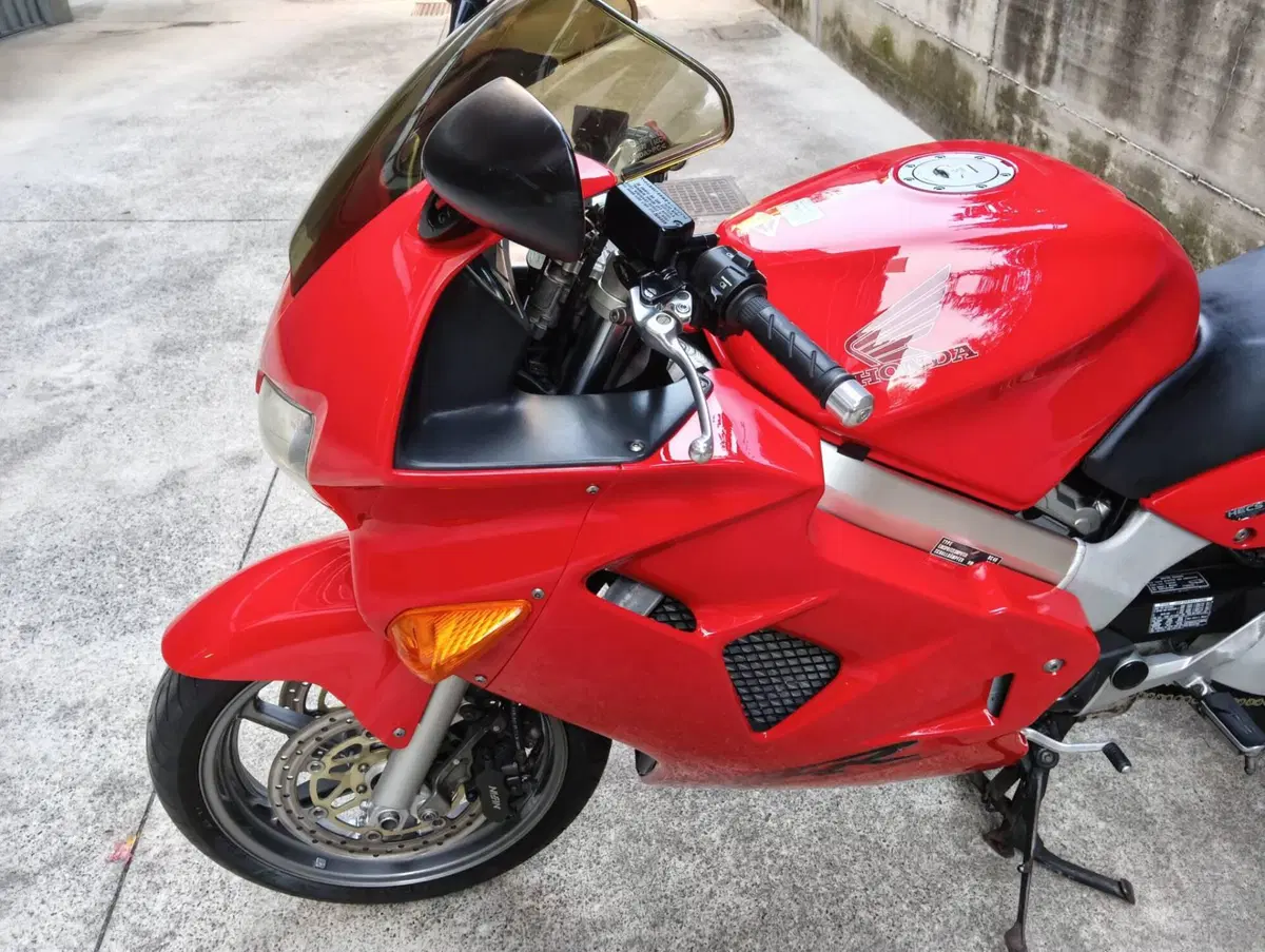 Honda VFR 800 (1998 - 01) (8)