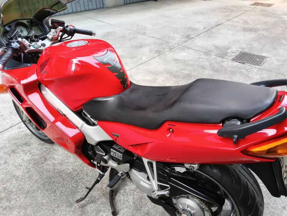 Honda VFR 800 (1998 - 01) (9)