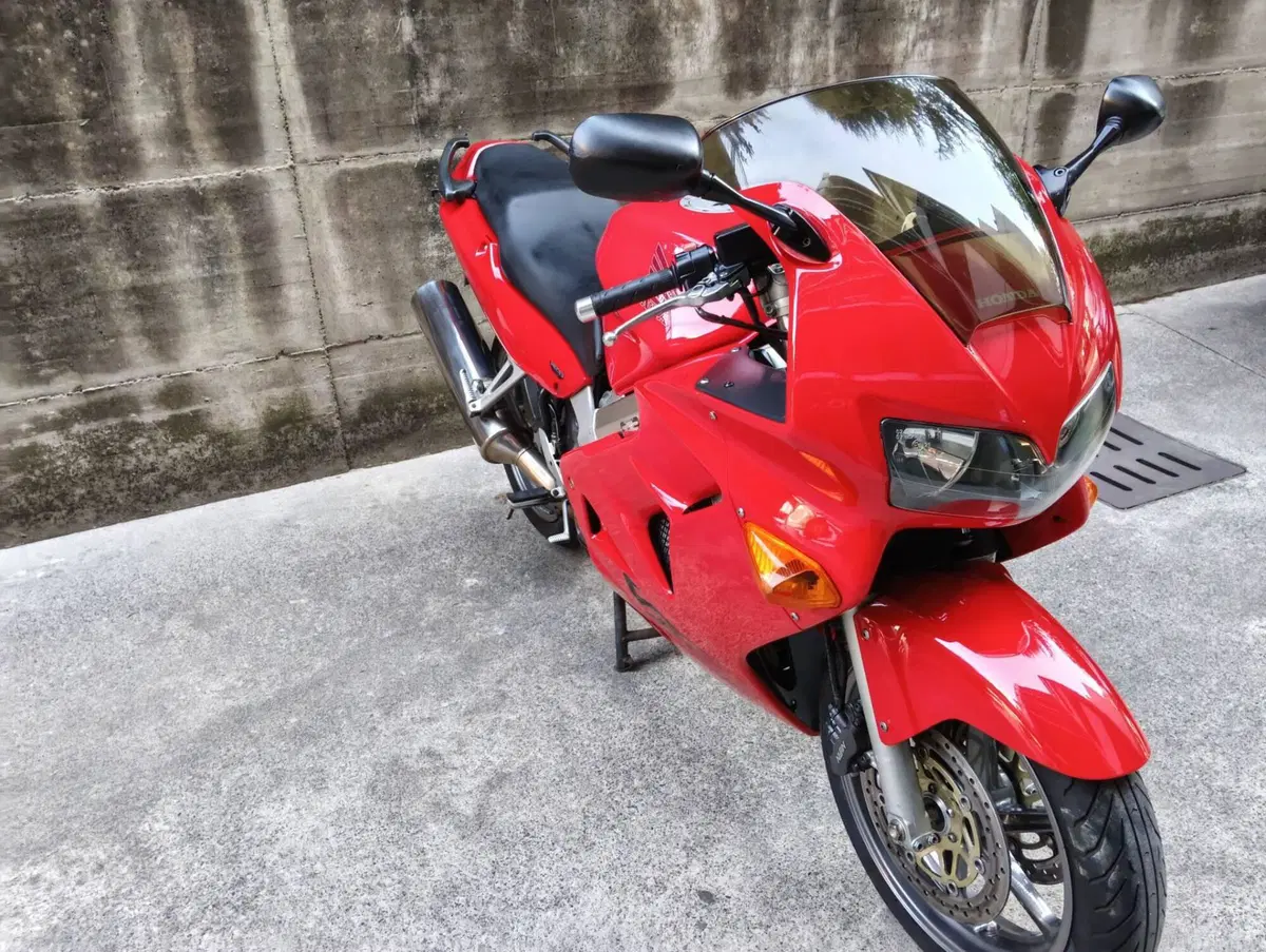 Honda VFR 800 (1998 - 01) (10)