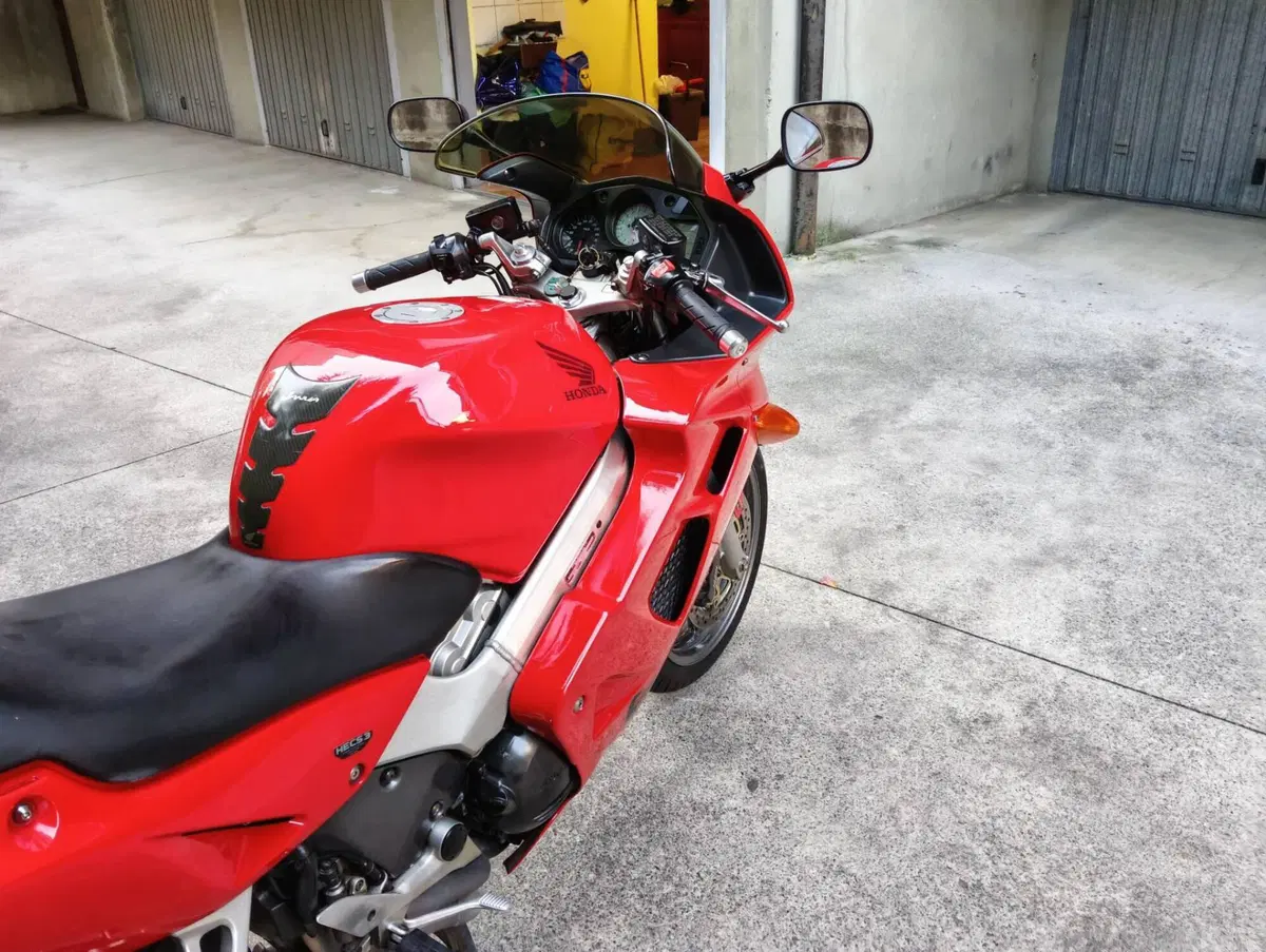 Honda VFR 800 (1998 - 01) (11)