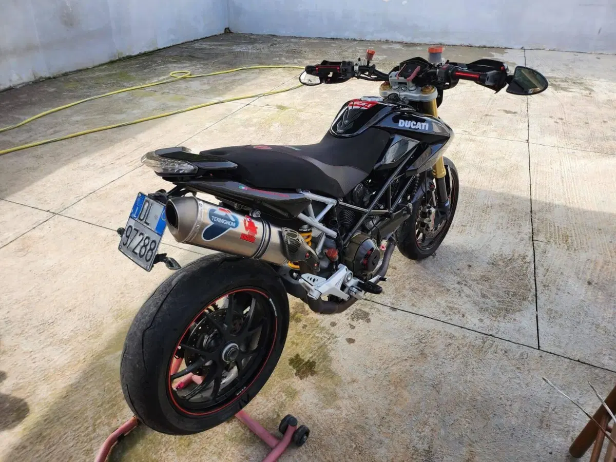 Ducati Hypermotard 1100 S (2007 - 09) (2)