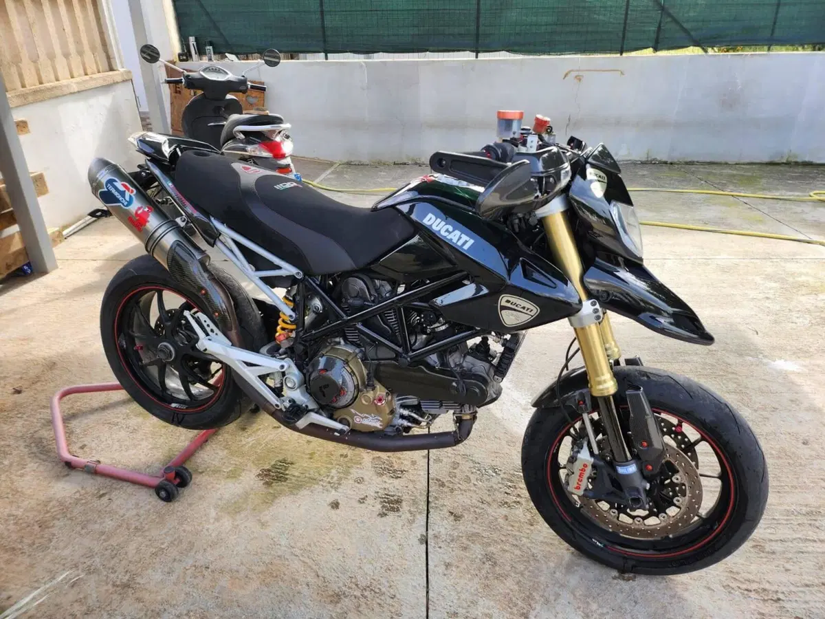 Ducati Hypermotard 1100 S (2007 - 09) (4)