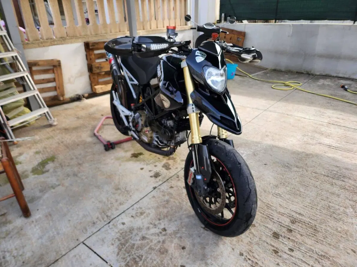 Ducati Hypermotard 1100 S (2007 - 09) (5)