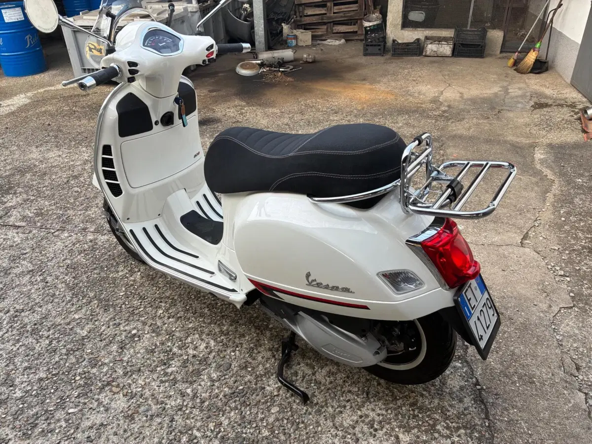 Vespa GTS 300 Hpe (2019) (3)