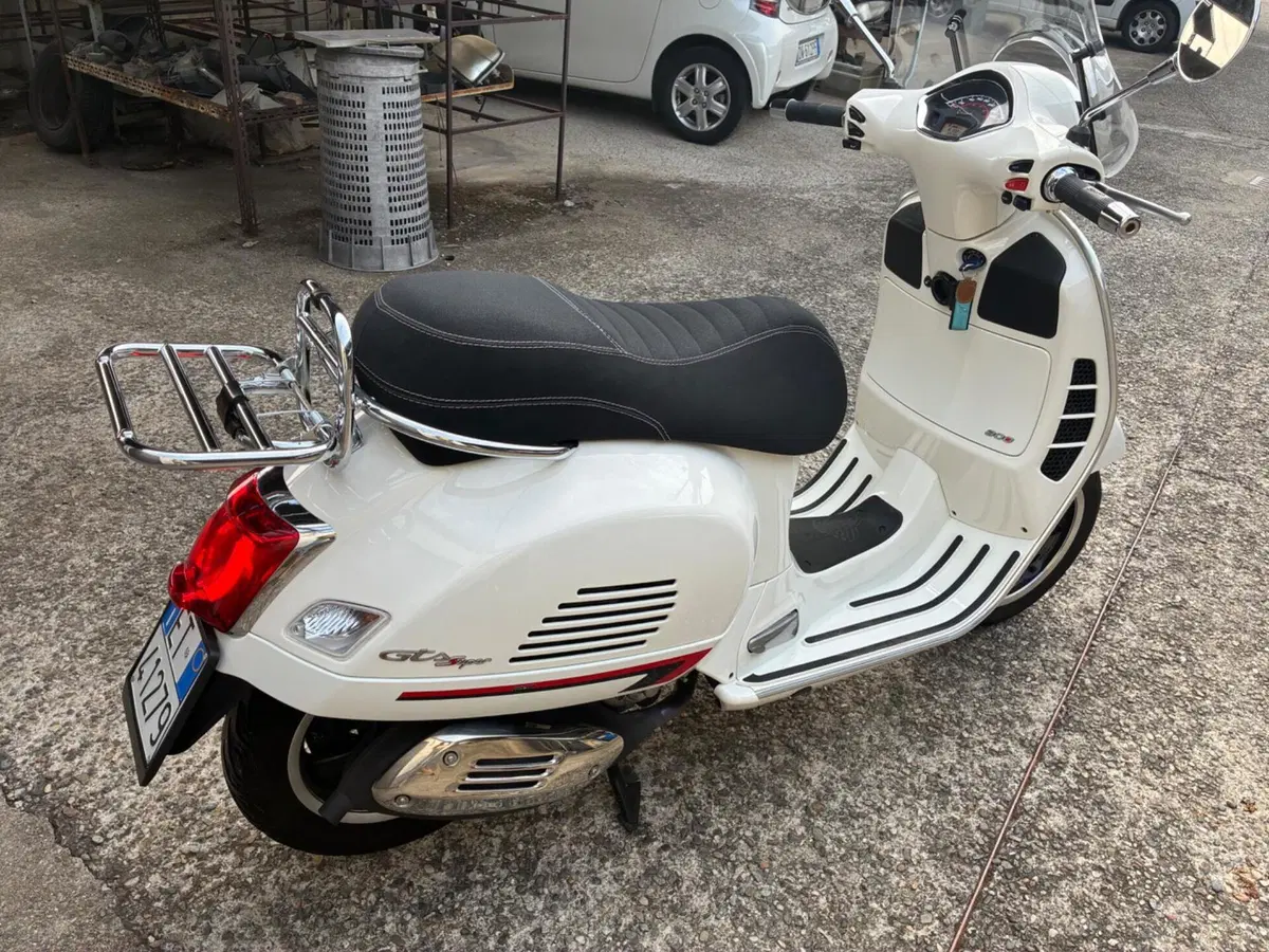 Vespa GTS 300 Hpe (2019) (7)