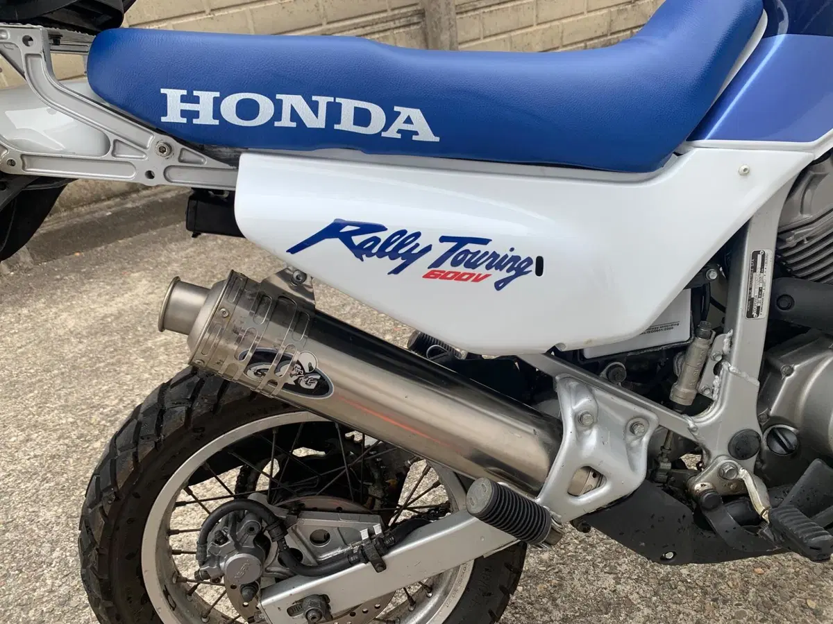 Honda Transalp 600  (9)