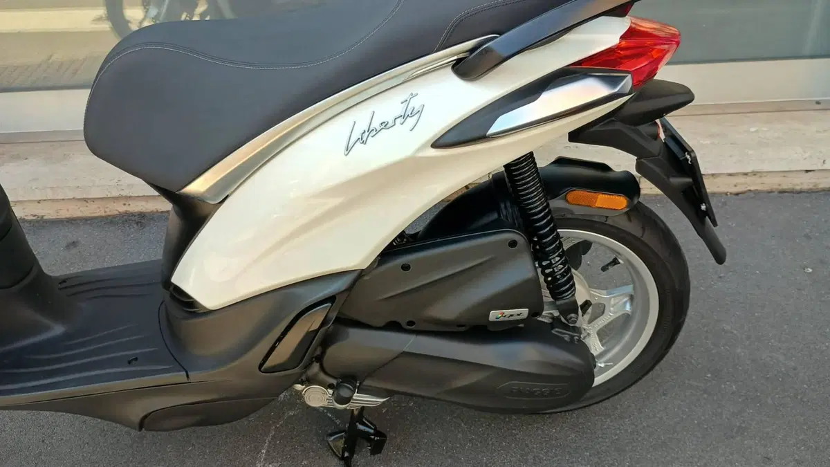 Piaggio Liberty 50 RST (2025 - 26) (2)