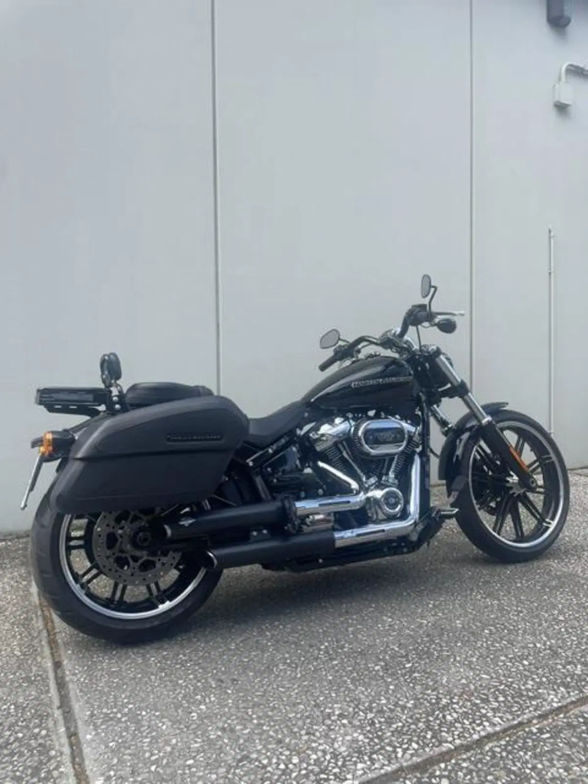 Harley-Davidson Breakout (2021 - 22) (4)