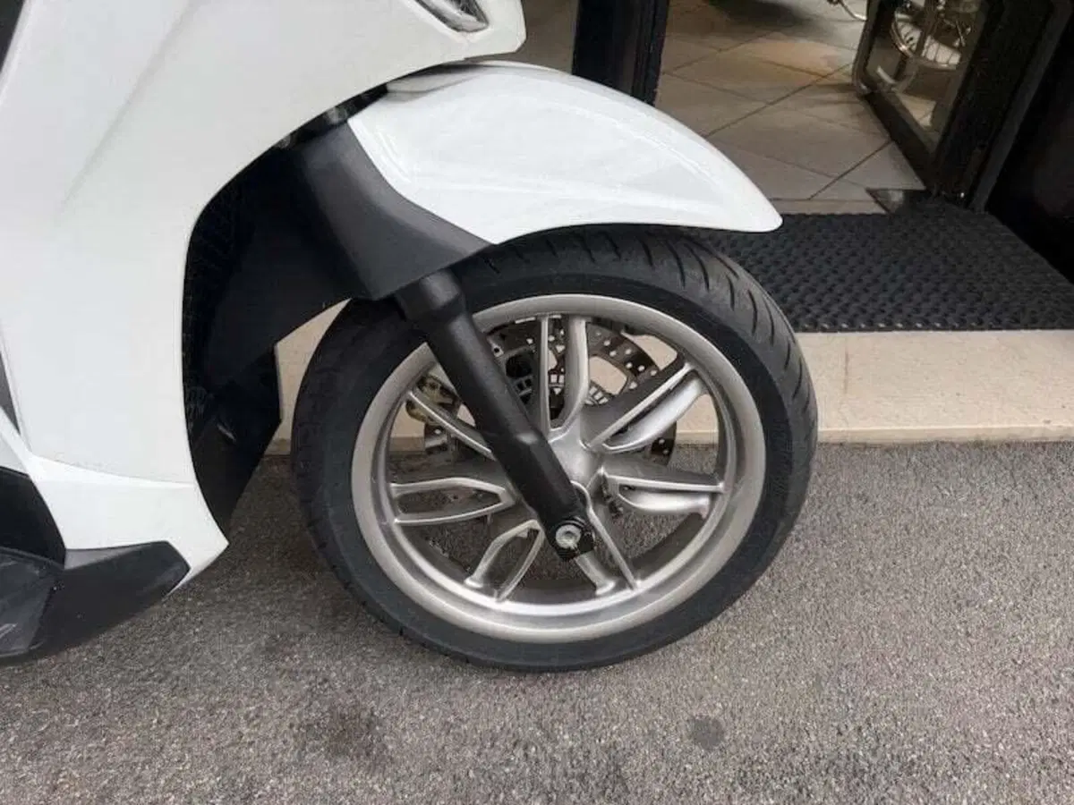 Piaggio Beverly 400 ABS-ASR (2021 - 24) (14)