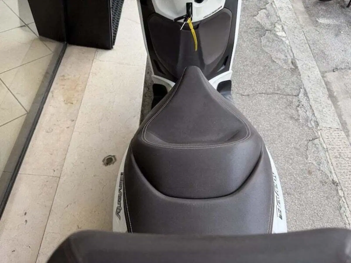 Piaggio Beverly 400 ABS-ASR (2021 - 24) (18)